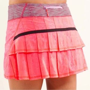 Lululemon Run Pace Setter Skirt
Flash / Wee Are From Space Deep Coal 10